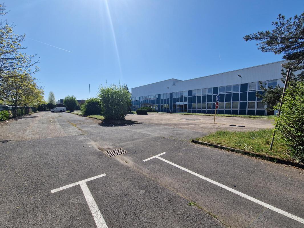 Industrial in SAINT-OUEN-L'AUMONE to rent Building Photo- Image 1 of 14