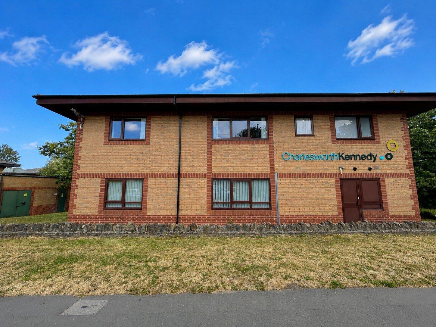 12 Moorfield Clos, Yeadon to rent Building Photo- Image 1 of 3