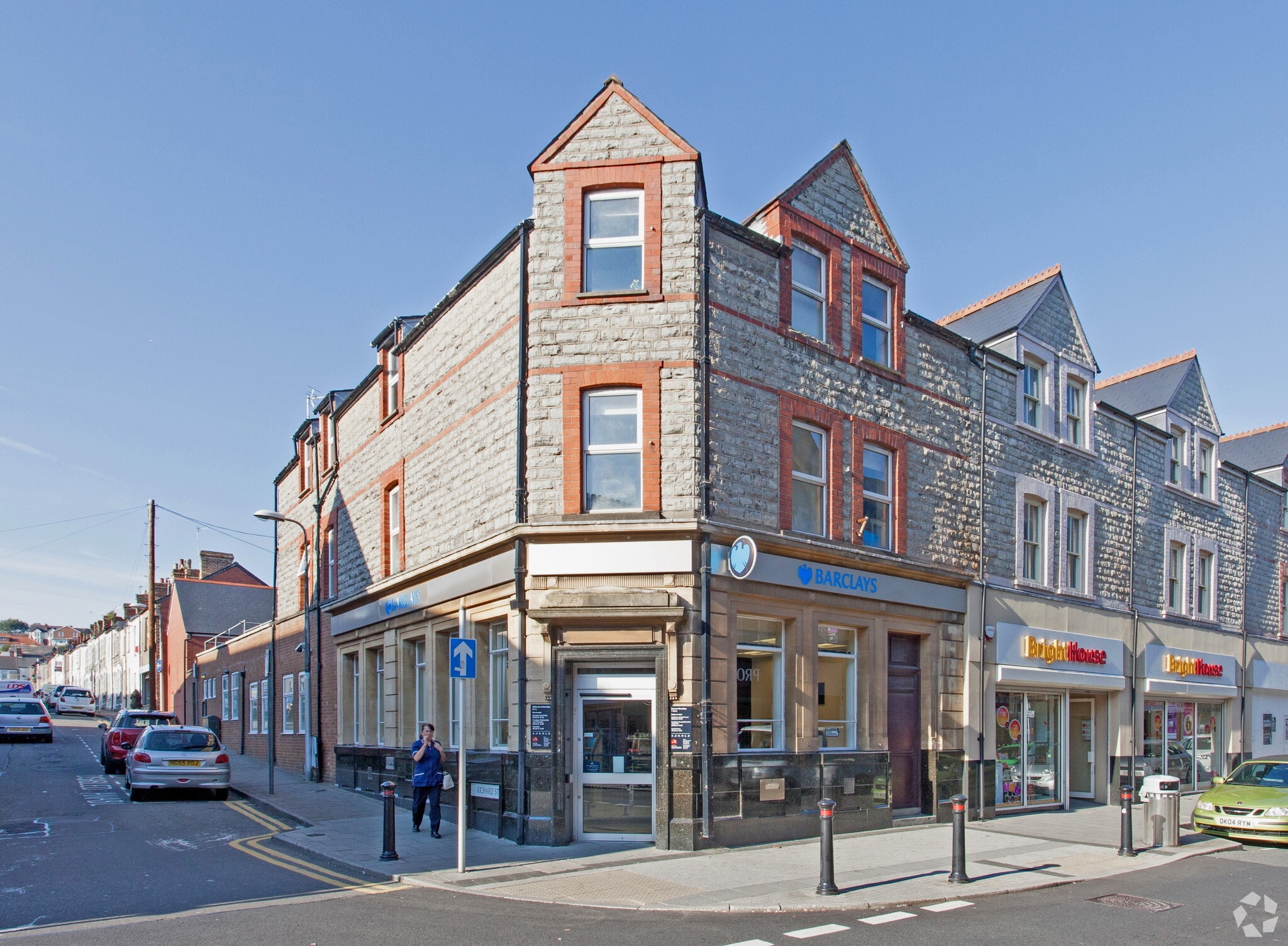 73 Holton Rd, Barry to rent Primary Photo- Image 1 of 4
