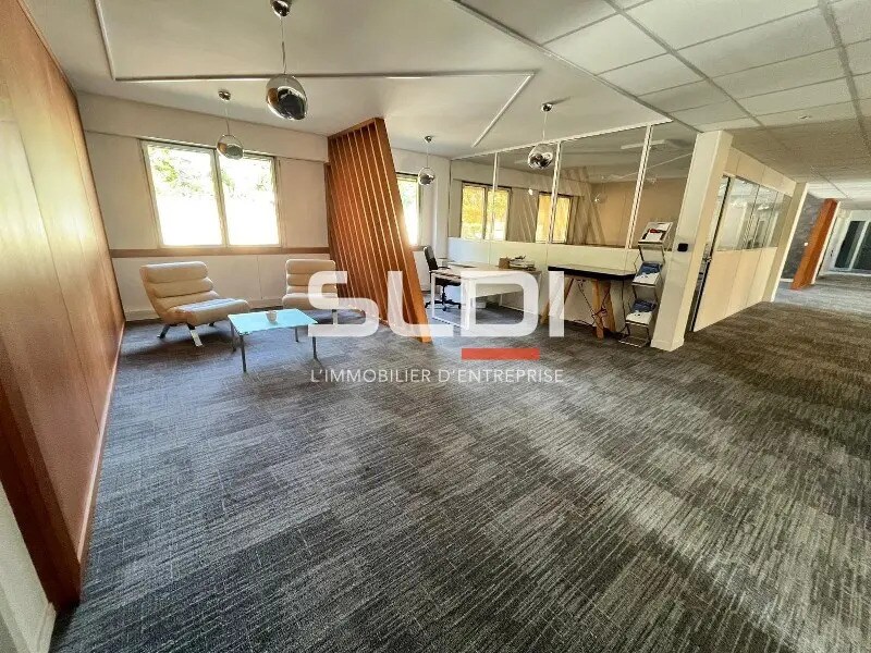 Office in Écully to rent Interior Photo- Image 1 of 13