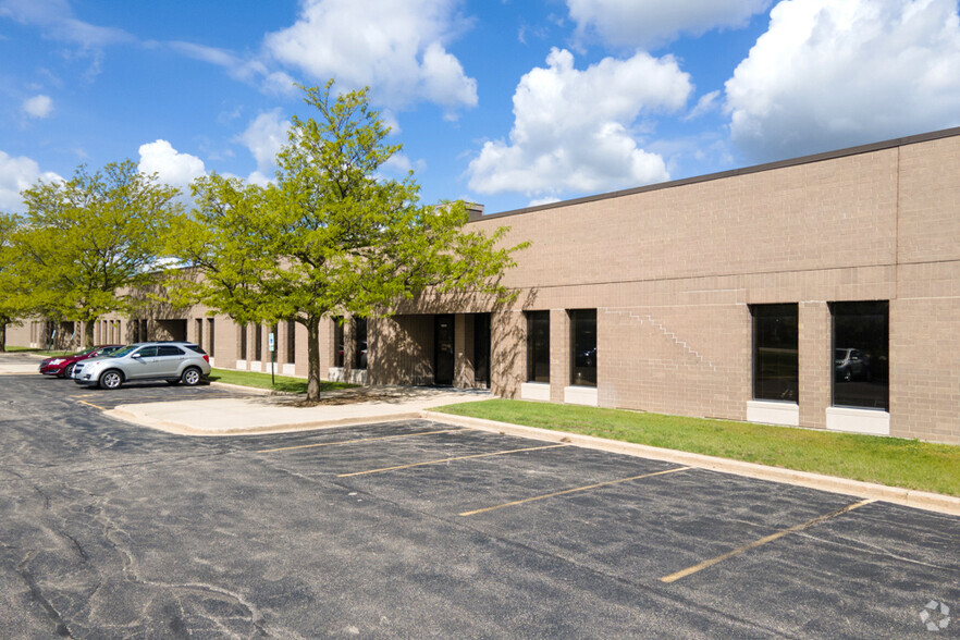 600 Joliet Rd, Willowbrook, IL for rent - Building Photo - Image 1 of 4