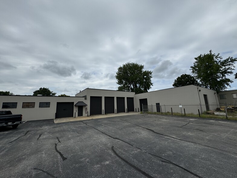 15828 Industrial Pky, Cleveland, OH for rent - Building Photo - Image 1 of 13