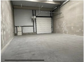 Rue De Savoie, Saint-Quentin-Fallavier to rent Interior Photo- Image 1 of 8