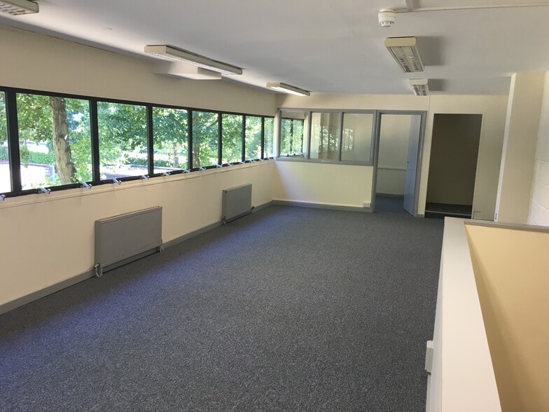 1-8 Dawson Rd, Milton Keynes to rent - Interior Photo - Image 3 of 6