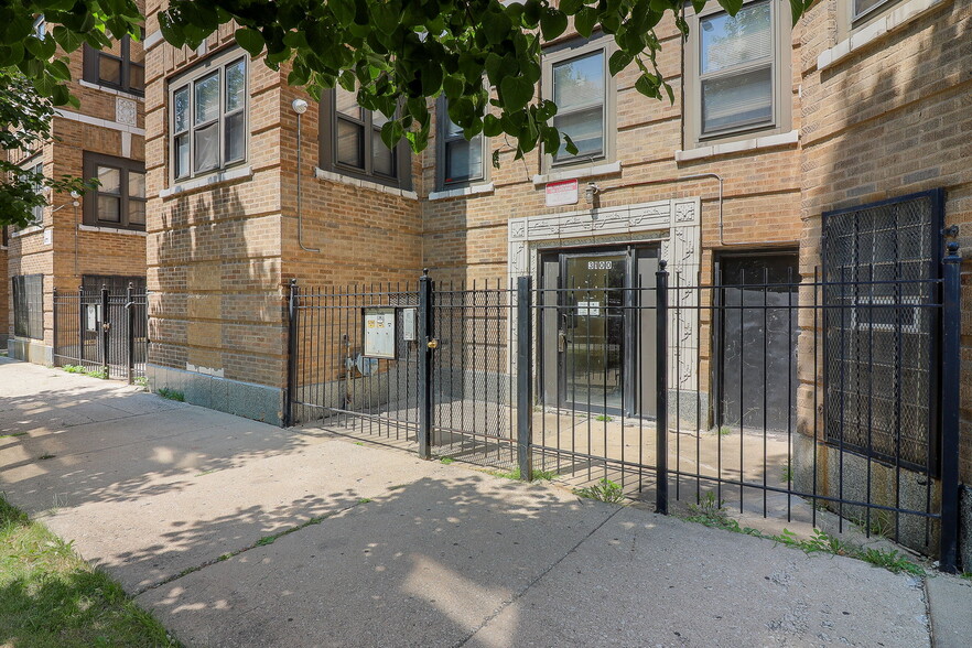 3100 W Douglas Blvd, Chicago, IL for sale - Building Photo - Image 3 of 9