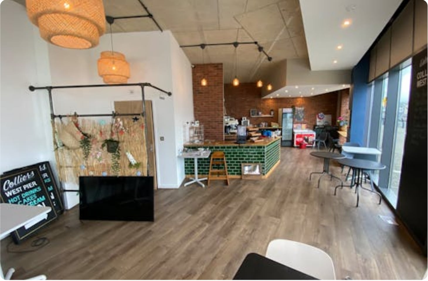 Swansea Pt, Swansea to rent Interior Photo- Image 1 of 2