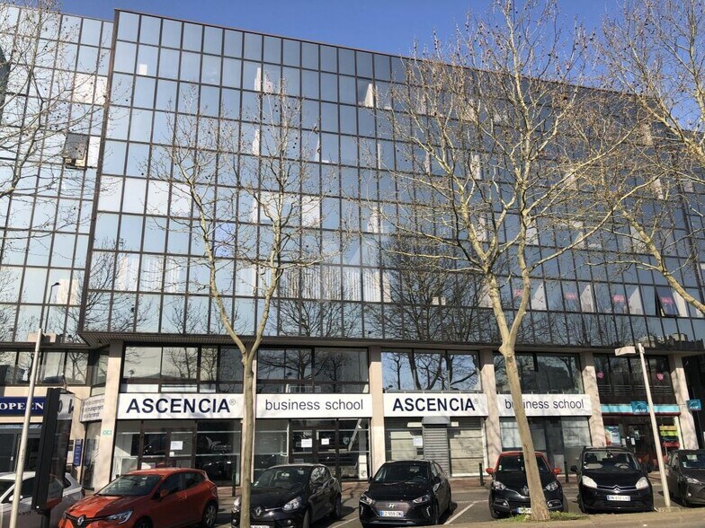 Retail in Évry-Courcouronnes to rent - Building Photo - Image 3 of 7