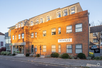 Claremont Ln, Esher for rent Building Photo- Image 1 of 10