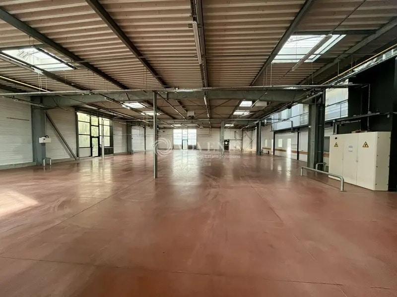 Industrial in Chanteloup-les-Vignes for sale Interior Photo- Image 1 of 9