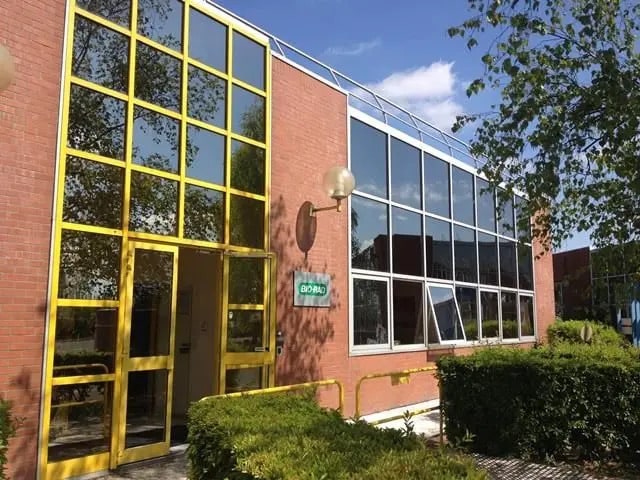 Light Industrial in Les Ulis to rent - Building Photo - Image 1 of 3