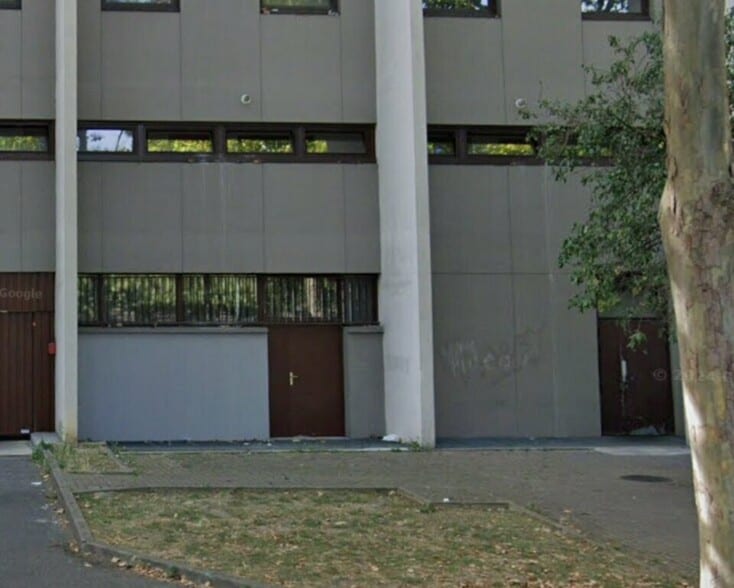 Industrial in Vanves to rent - Building Photo - Image 2 of 12