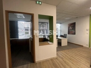 Retail in Lyon to rent Interior Photo- Image 2 of 2