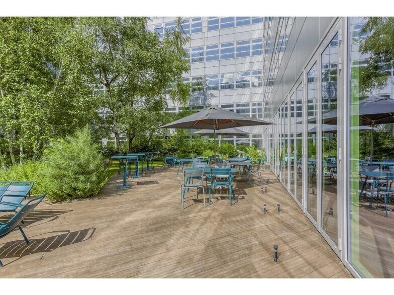 47 Boulevard Ornano, Saint-Denis to rent - Building Photo - Image 2 of 8