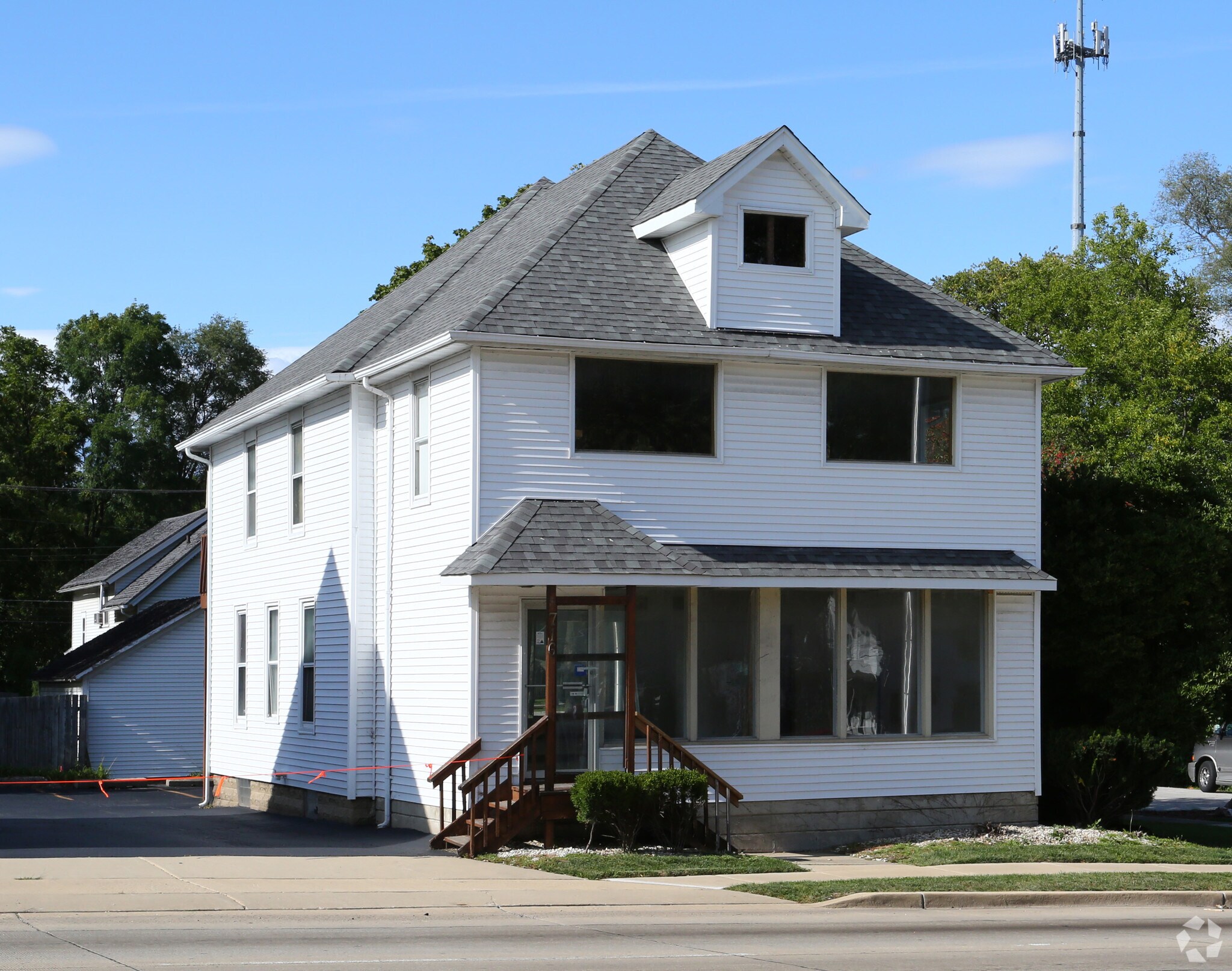 716 E Main St, St Charles, IL for sale Primary Photo- Image 1 of 1