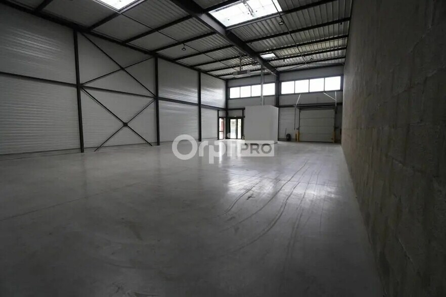 Light Industrial in Longvic to rent - Building Photo - Image 1 of 4