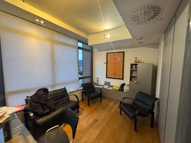 Vente Bureaux 157 m² - Photo 1