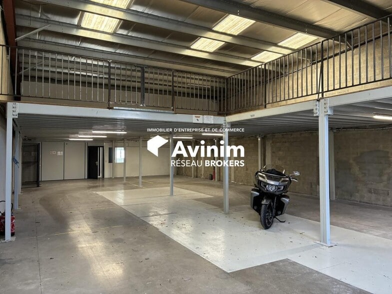 Industrial in Marseille to rent - Interior Photo - Image 1 of 7