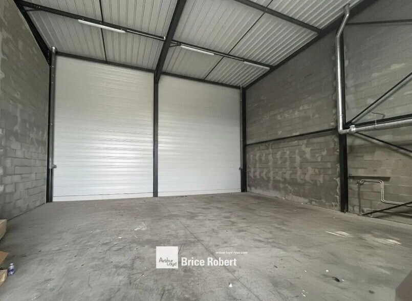 Office in Genas to rent - Building Photo - Image 2 of 4