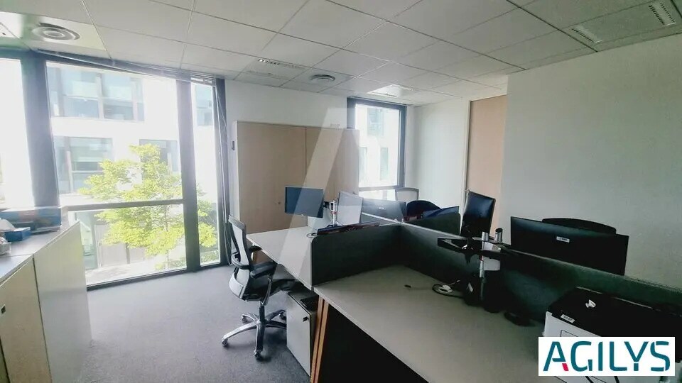 Office in Massy to rent - Building Photo - Image 3 of 10