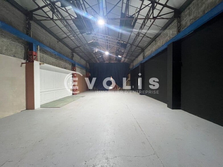Light Industrial in Aubervilliers to rent - Building Photo - Image 2 of 8