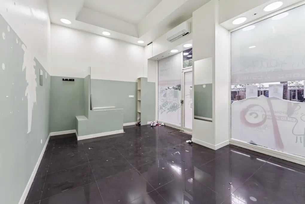 Paris, PAR 75001 - Unit 01 -  - Interior Photo - Image 1 of 4