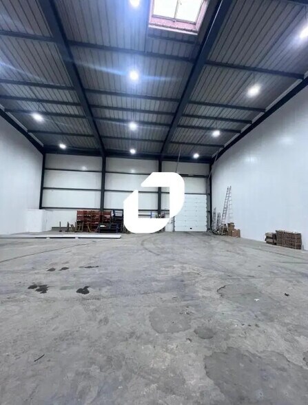 Office in Meaux to rent - Building Photo - Image 2 of 5