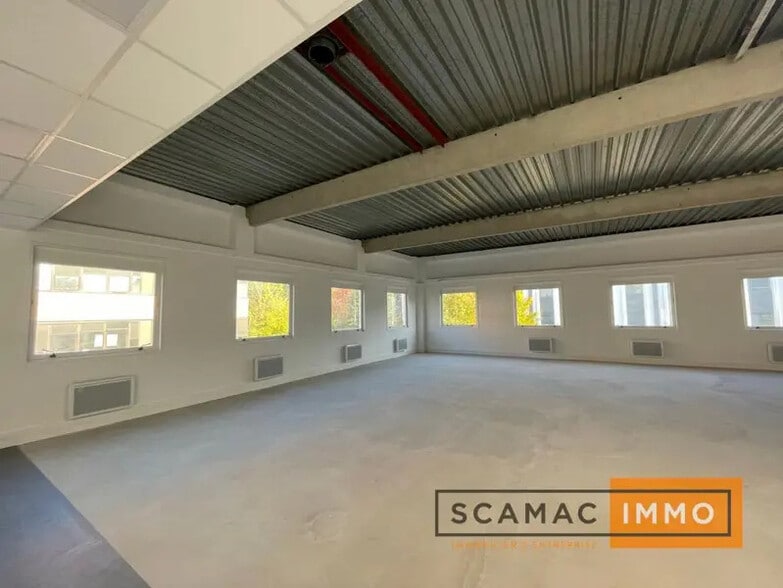 Industrial in Verrières-le-Buisson to rent - Interior Photo - Image 2 of 15