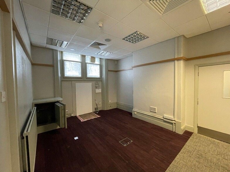 24-26 Ormskirk St, St. Helens to rent - Interior Photo - Image 3 of 14