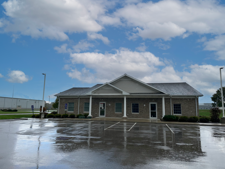 206 W Main St, New London, OH for sale - Building Photo - Image 1 of 8