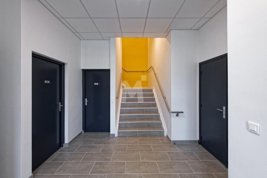 Light Industrial in Lisses to rent - Interior Photo - Image 3 of 9