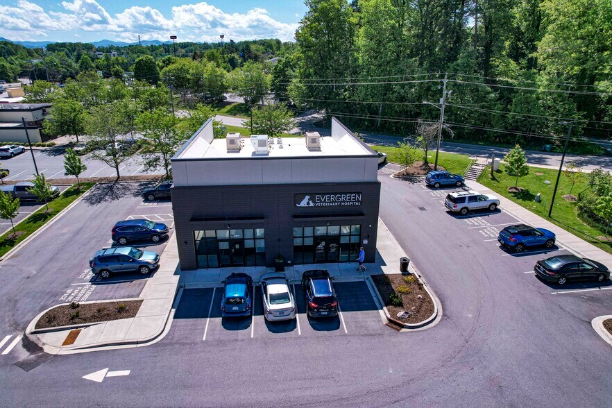 275 Smokey Park Hwy, Asheville, NC for rent - Building Photo - Image 3 of 19