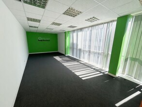 37-47 Cleveland St, Doncaster to rent Interior Photo- Image 1 of 4