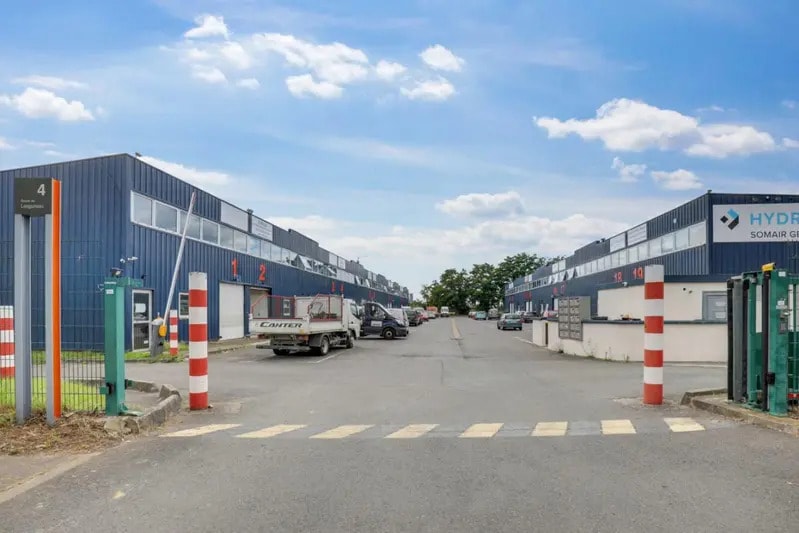 Light Industrial in Chilly-Mazarin to rent - Building Photo - Image 3 of 12
