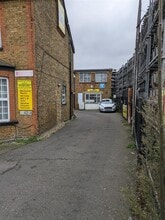 42a Feltham Rd, Ashford to rent Interior Photo- Image 2 of 2