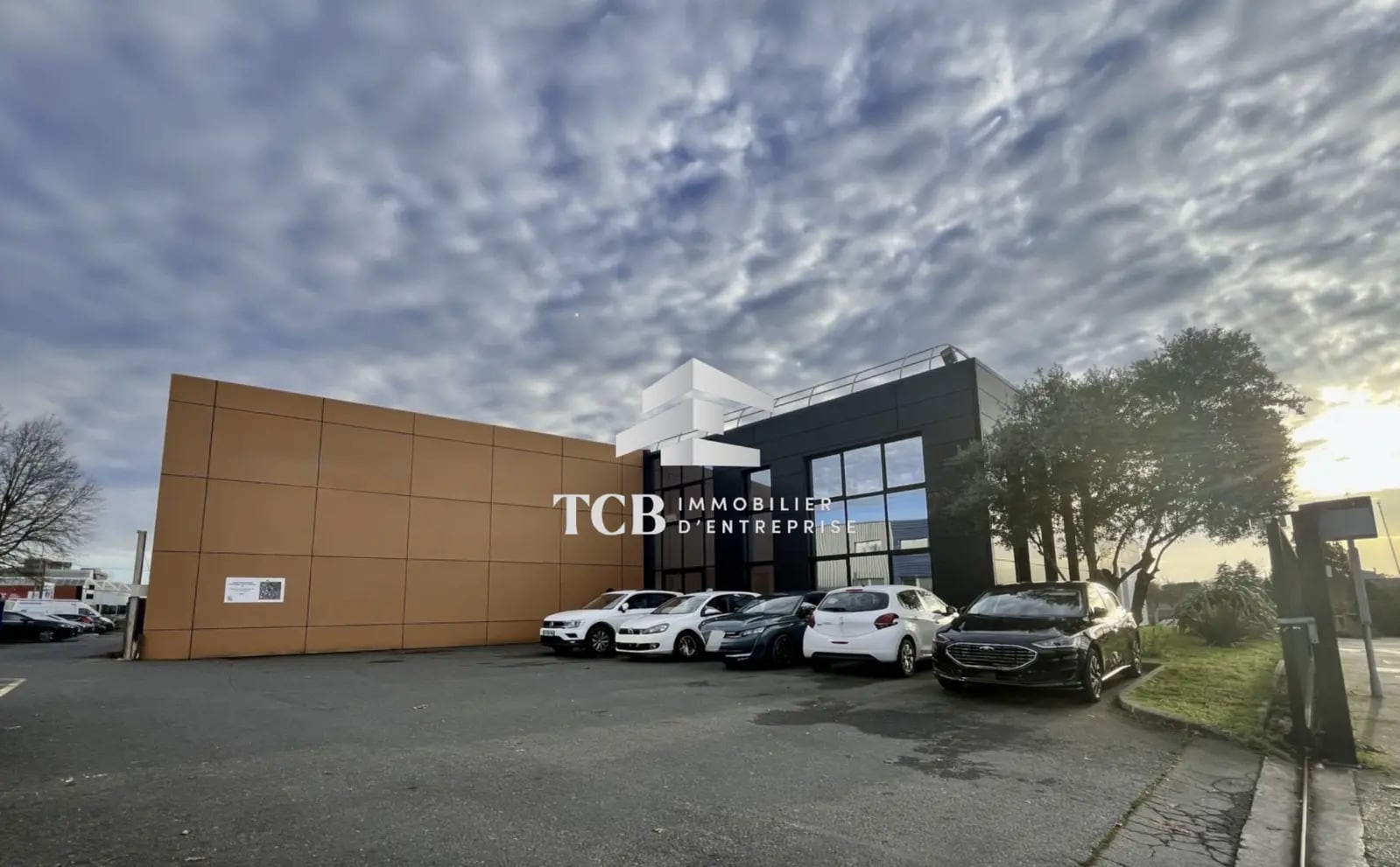 Light Industrial in Carquefou to rent Building Photo- Image 1 of 20