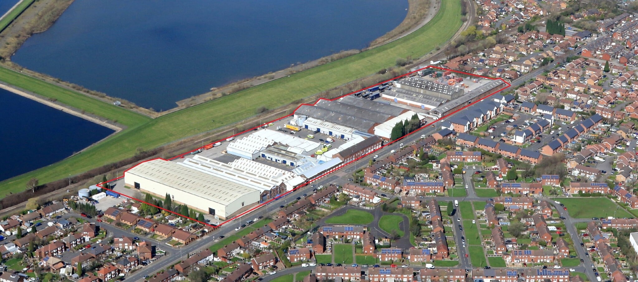 Corporation Rd, Manchester to rent Building Photo- Image 1 of 26