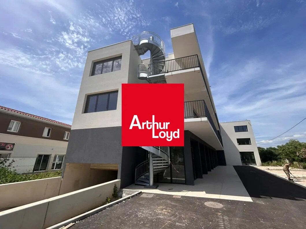 Office in Aubagne to rent Building Photo- Image 1 of 14