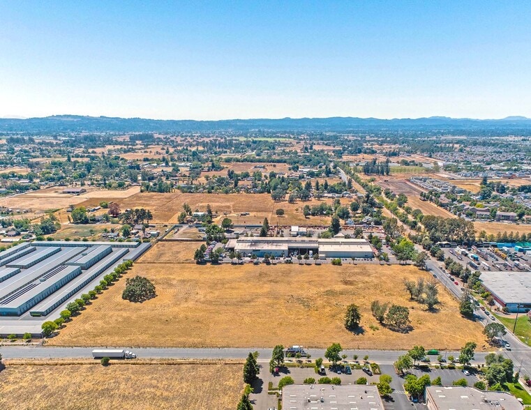 322 Bellevue Ave, Santa Rosa, CA to rent - Building Photo - Image 2 of 3