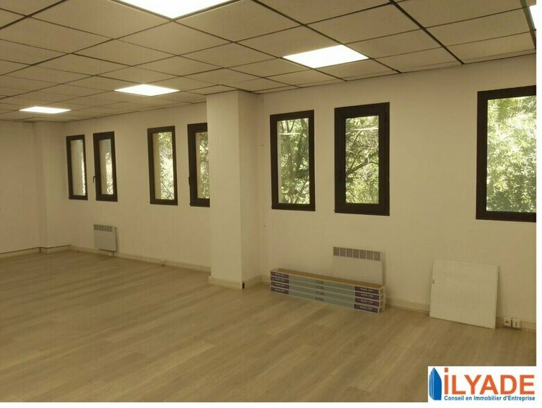 Office in Marseille to rent - Interior Photo - Image 2 of 2
