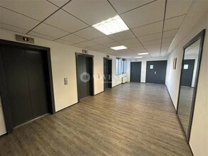 Office in Noisy-le-Grand to rent Building Photo- Image 2 of 6