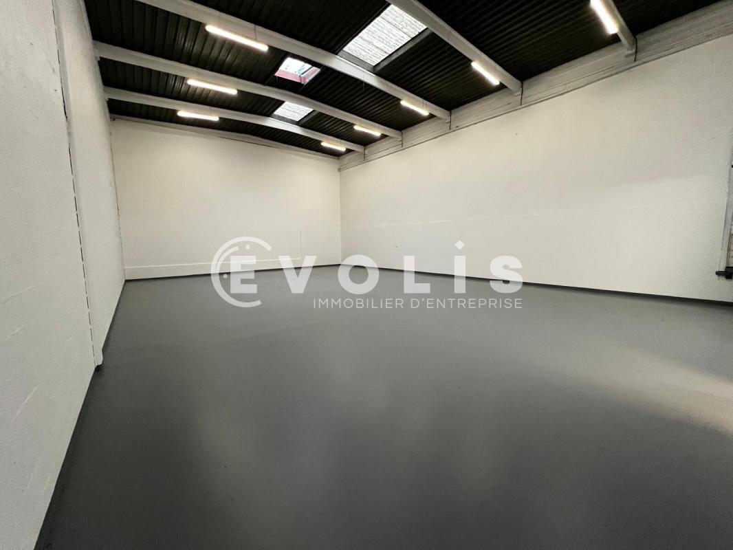 Industrial in Bondoufle to rent Interior Photo- Image 1 of 14
