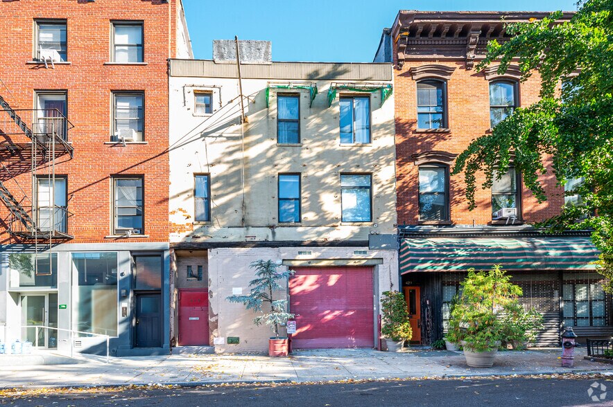 419 Grand St, Brooklyn, NY 11211 UK
