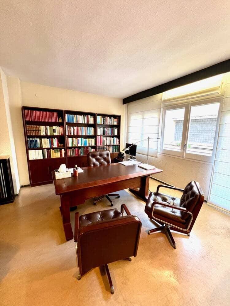Office in Sabadell, Barcelona to rent Interior Photo- Image 1 of 19