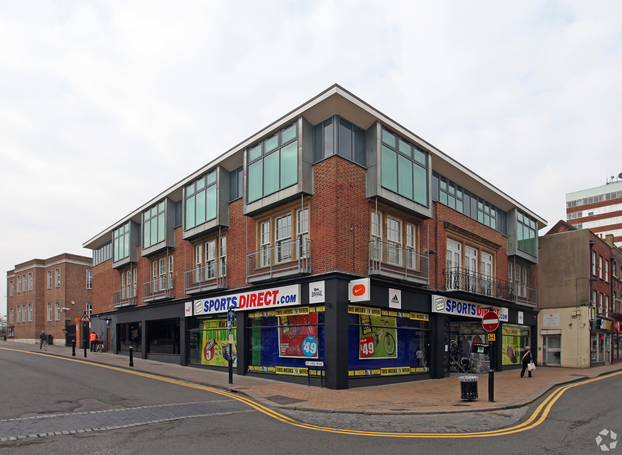 13-17 High St, Maidenhead to rent Primary Photo- Image 1 of 6