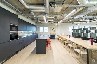 42 Gloucester Ave, London to rent Interior Photo- Image 2 of 14