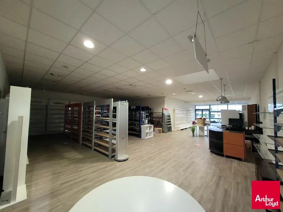 Location Commerce 220 m² - Photo 1