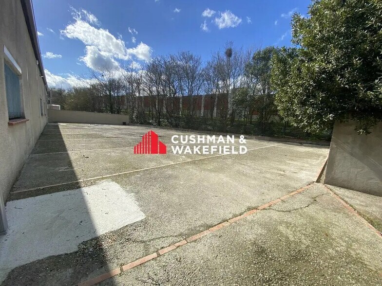 Office in Portet-sur-Garonne to rent - Building Photo - Image 2 of 9