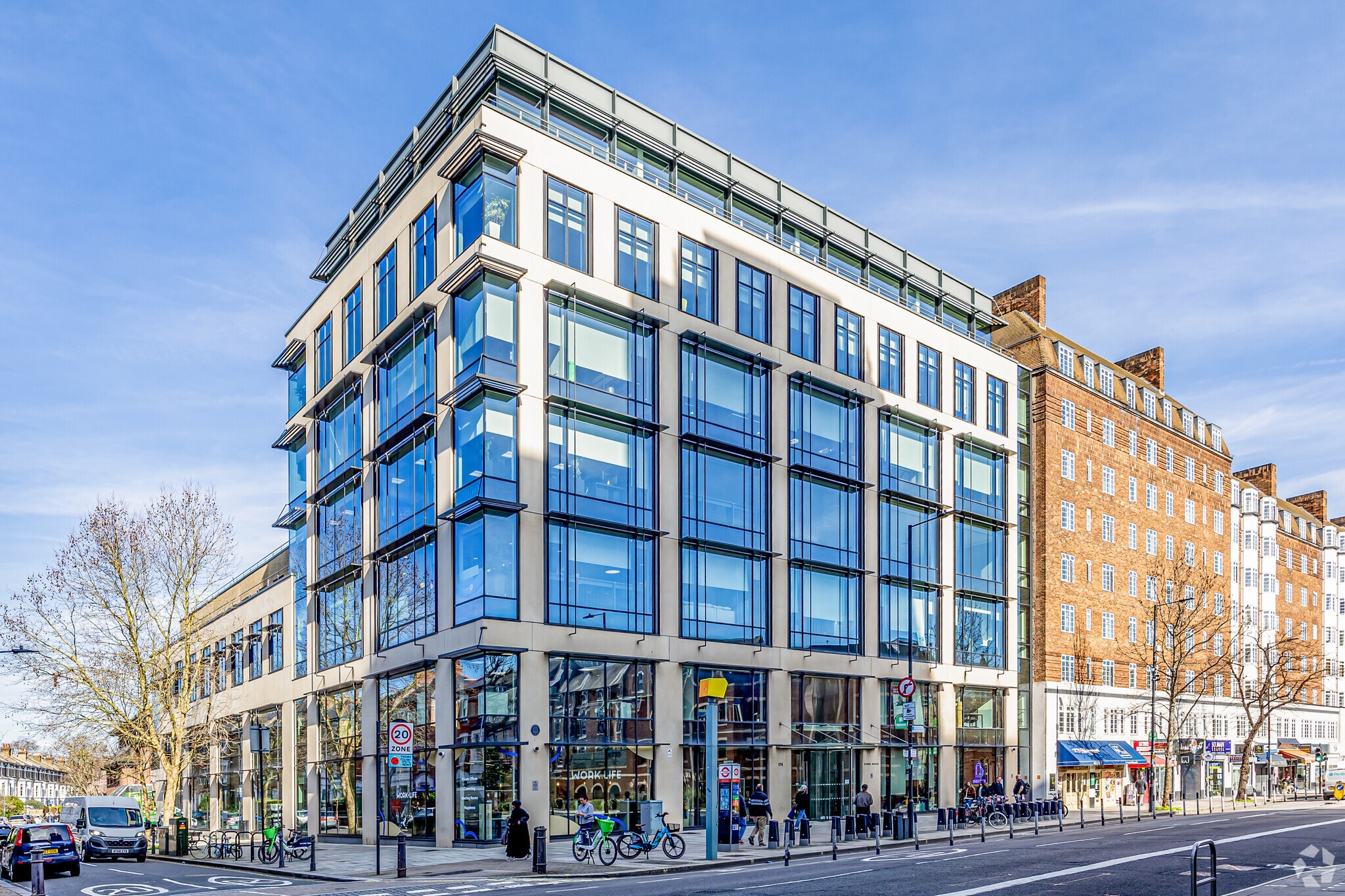 174 Hammersmith Rd, London to rent Primary Photo- Image 1 of 11