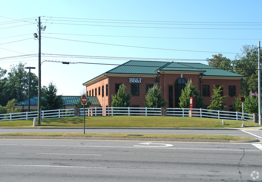 525 E Crossville Rd, Roswell, GA for sale - Primary Photo - Image 1 of 3