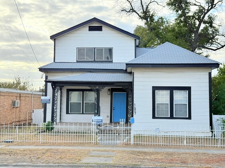 1607 N Pine St, San Antonio, TX for rent - Building Photo - Image 1 of 14